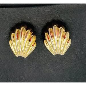 Vintage Monet gold tone sea shell shape clip on earrings